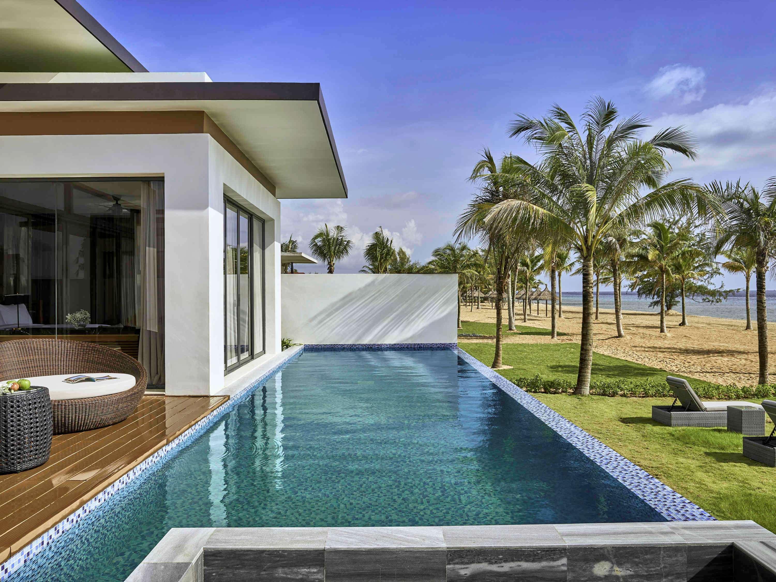 Khách sạn Mövenpick Villas&residences