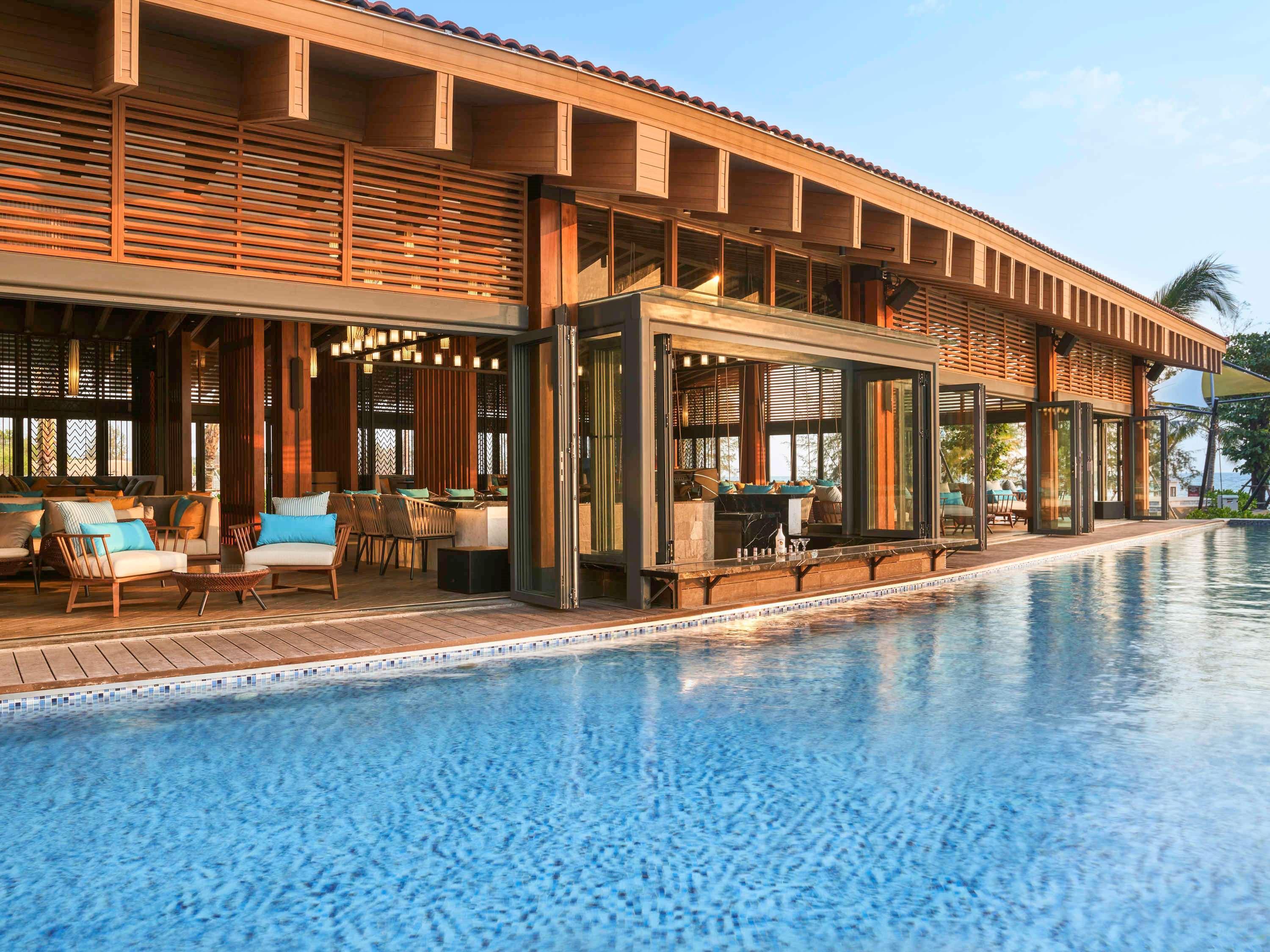 Khách sạn Mövenpick Villas&residences