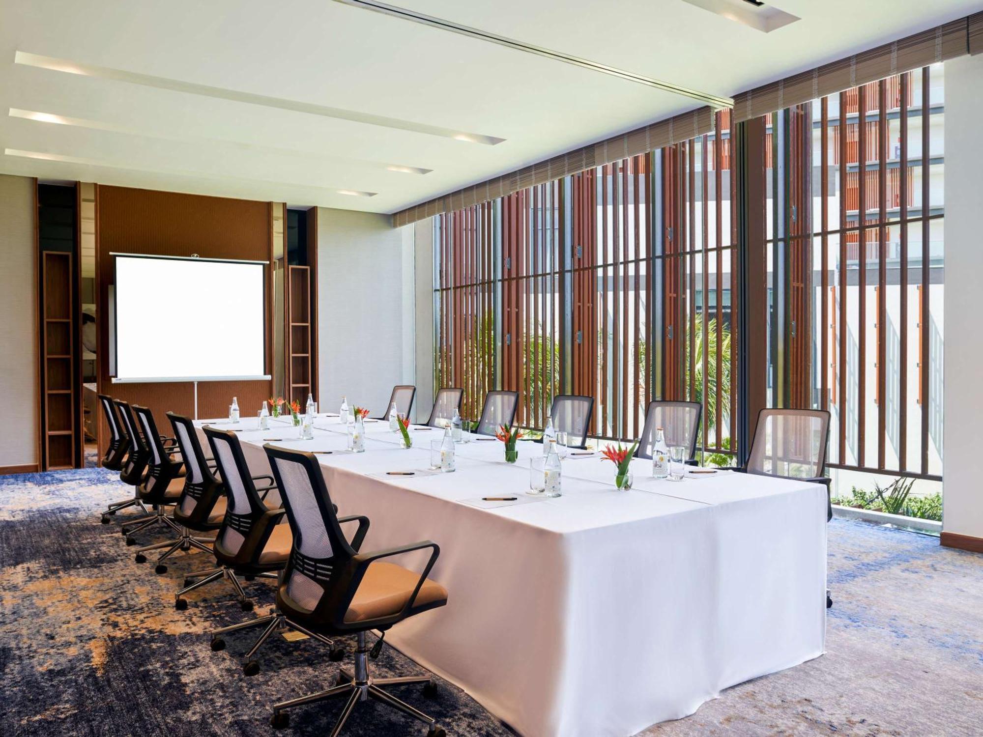 Hotel Moevenpick & Residences 5*